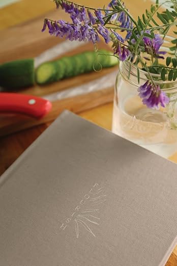 Flourish: the NIV Bible for Women, Cloth Over Board, Cream, Comfort Print by Zondervan